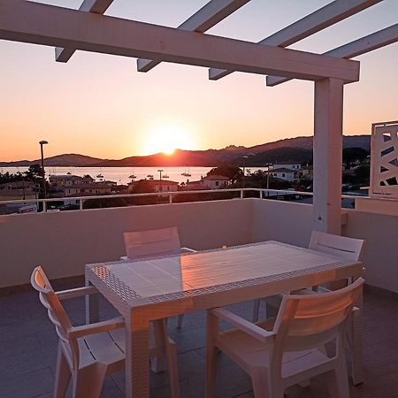 Welcomely - White Terrace - Condominio Acqualife Cannigione Luaran gambar