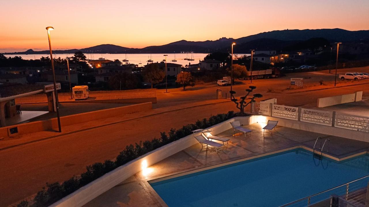 Welcomely - White Terrace - Condominio Acqualife Cannigione Luaran gambar